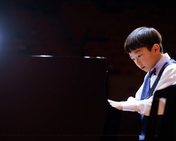 ピアノコンクール予選を一位で通過した生徒の演奏風景